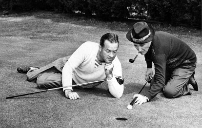 Dec. 8, 1946: Bob Hope admires technique of Bing Crosby in promotion photo for golf exhibition in Inglewood. Hope and Crosby also enterained guests at the Times Sports Award Dinner on Dec. 26, 1946.