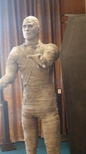 lee as mummy statue