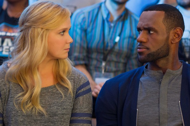 TRAINWRECK - 2015 FILM STILL - Pictured: Amy (AMY SCHUMER) chats it up with LEBRON JAMES as himself - Photo Credit: Mary Cybulski © 2015 Universal Studios. ALL RIGHTS RESERVED.